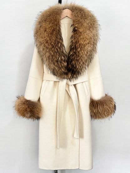 A double-sided wool coat and sweater collar jacket