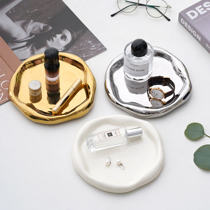 A ceramic tray ornament