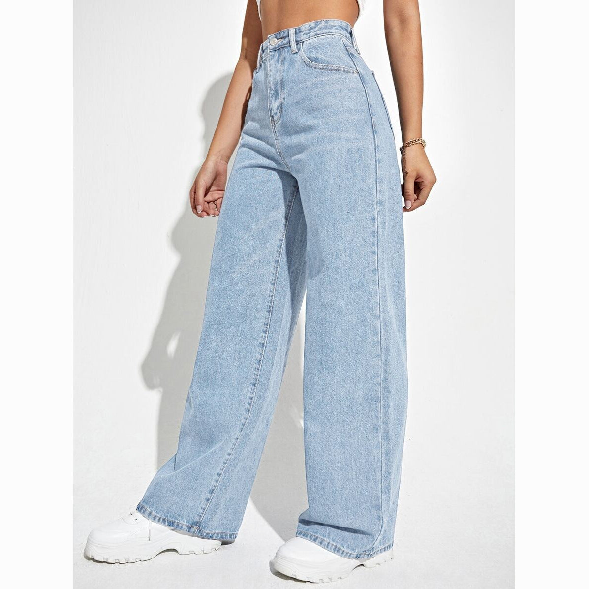 A high-waisted slim-fit straight denim trousers are popular