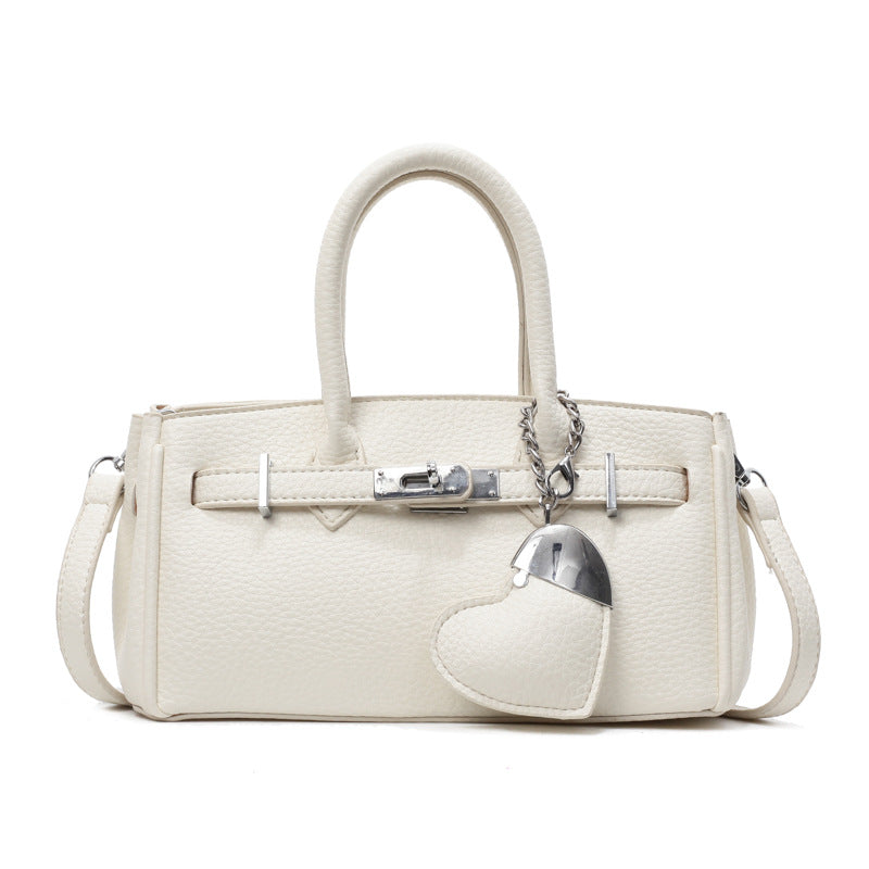 A heart-shaped pendant handbag