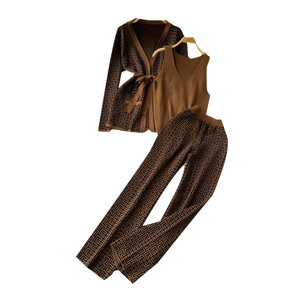 A women's long-sleeved three-piece set