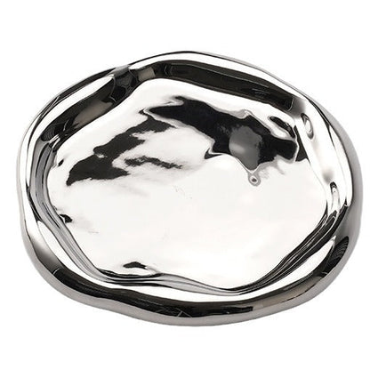 A ceramic tray ornament