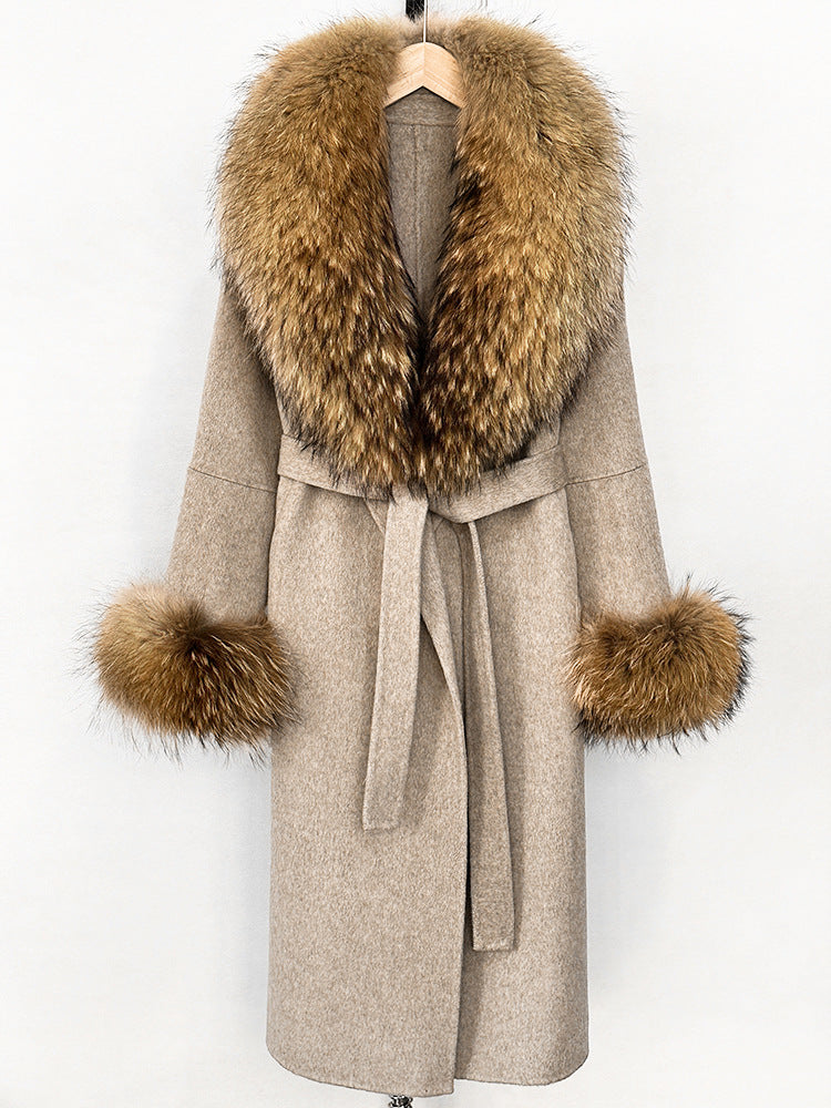 A double-sided wool coat and sweater collar jacket