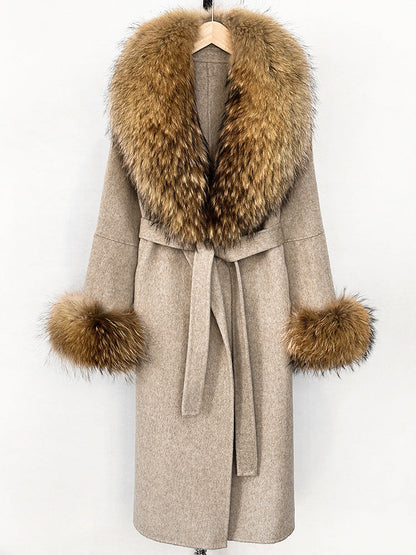 A double-sided wool coat and sweater collar jacket