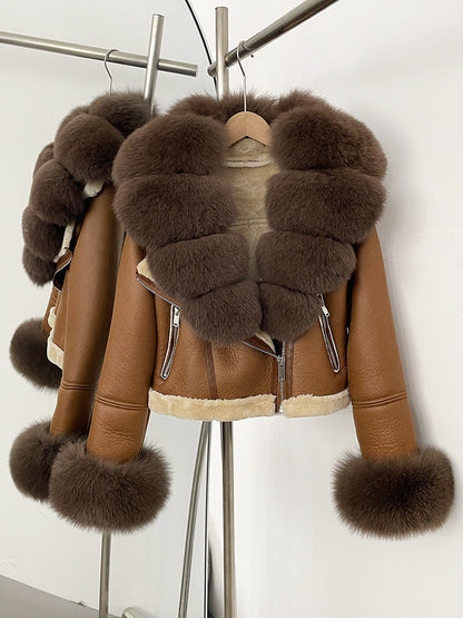 A short jacket with a fur collar zipper