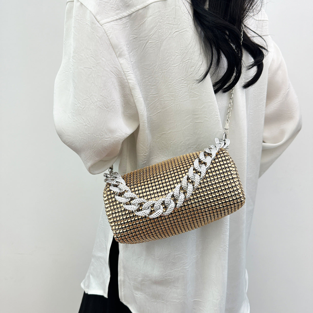 A mesh drill chain bag women's new spring personalized foreign style explosion single shoulder niche dinner bag women