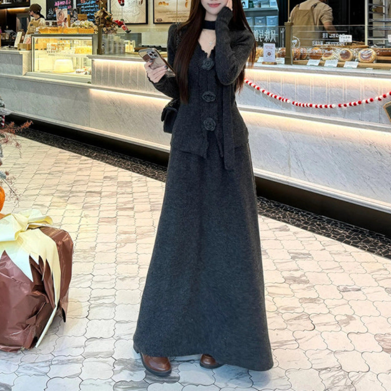 A long-sleeved knitted suit