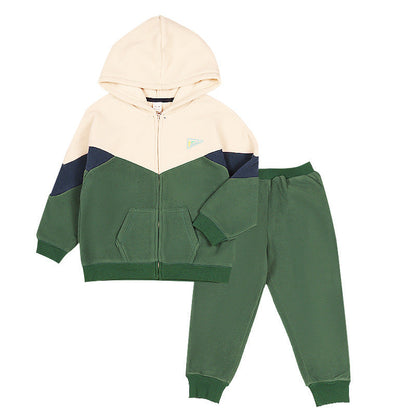 A Children's fleece-lined warm sportswear set