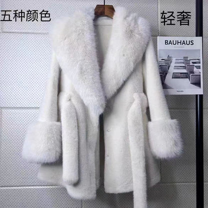 A  imitation fox fur plush coat high fashion version