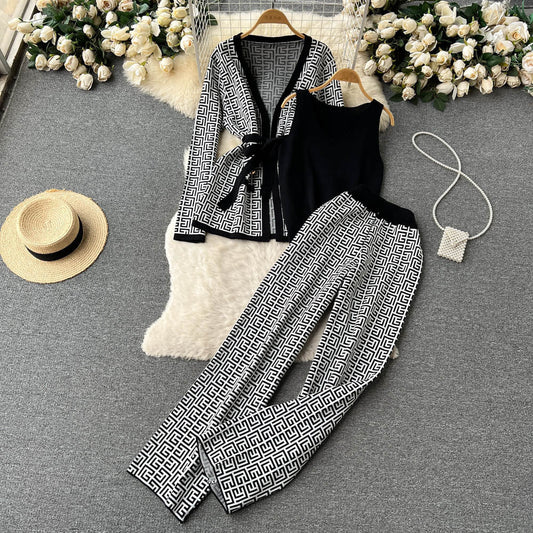 A women's long-sleeved three-piece set