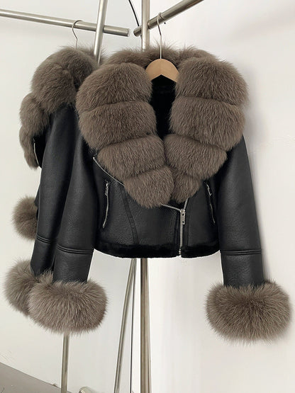 A short jacket with a fur collar zipper