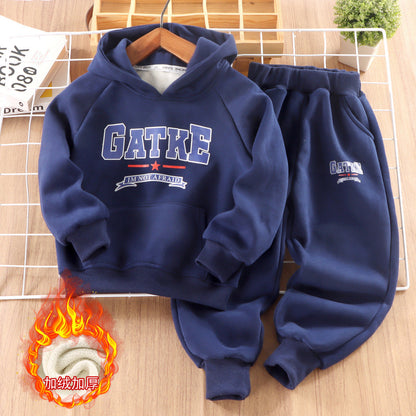 A Children's fleece-lined warm sportswear set