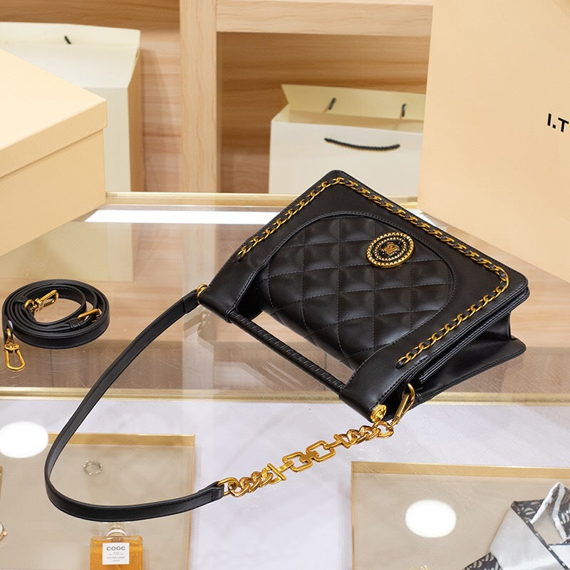 A  shoulder messenger bag