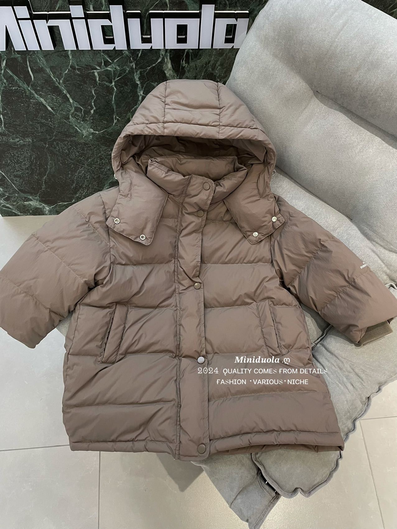 A autumn and winter new Korean version of children's cold clothing fashionable versatile Korean version thickened hooded warm jacket warm hands