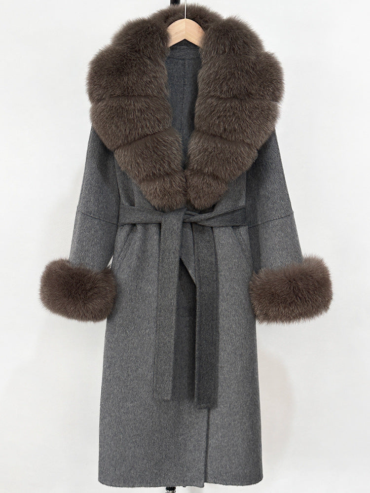 A double-sided wool coat and sweater collar jacket