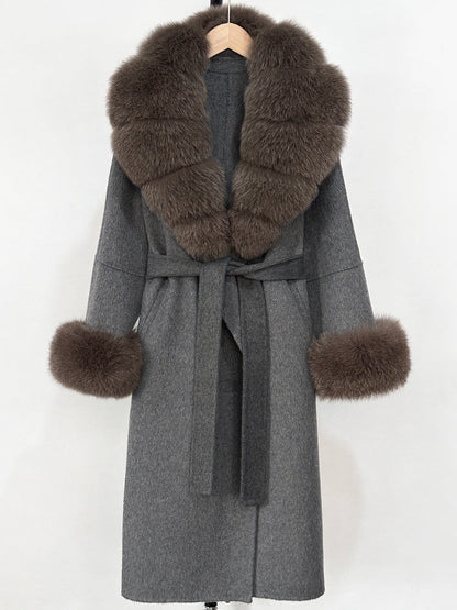 A double-sided wool coat and sweater collar jacket