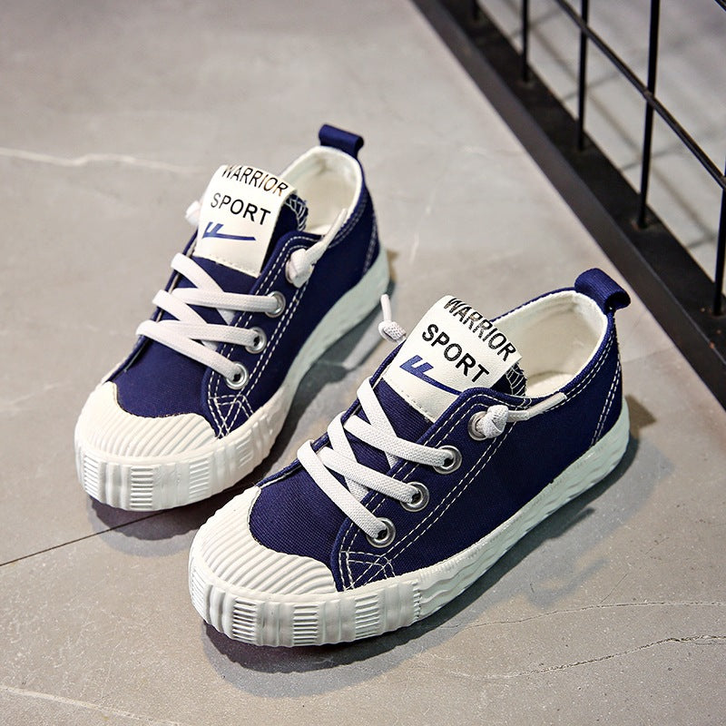 A children's and adolescents' canvas shoes