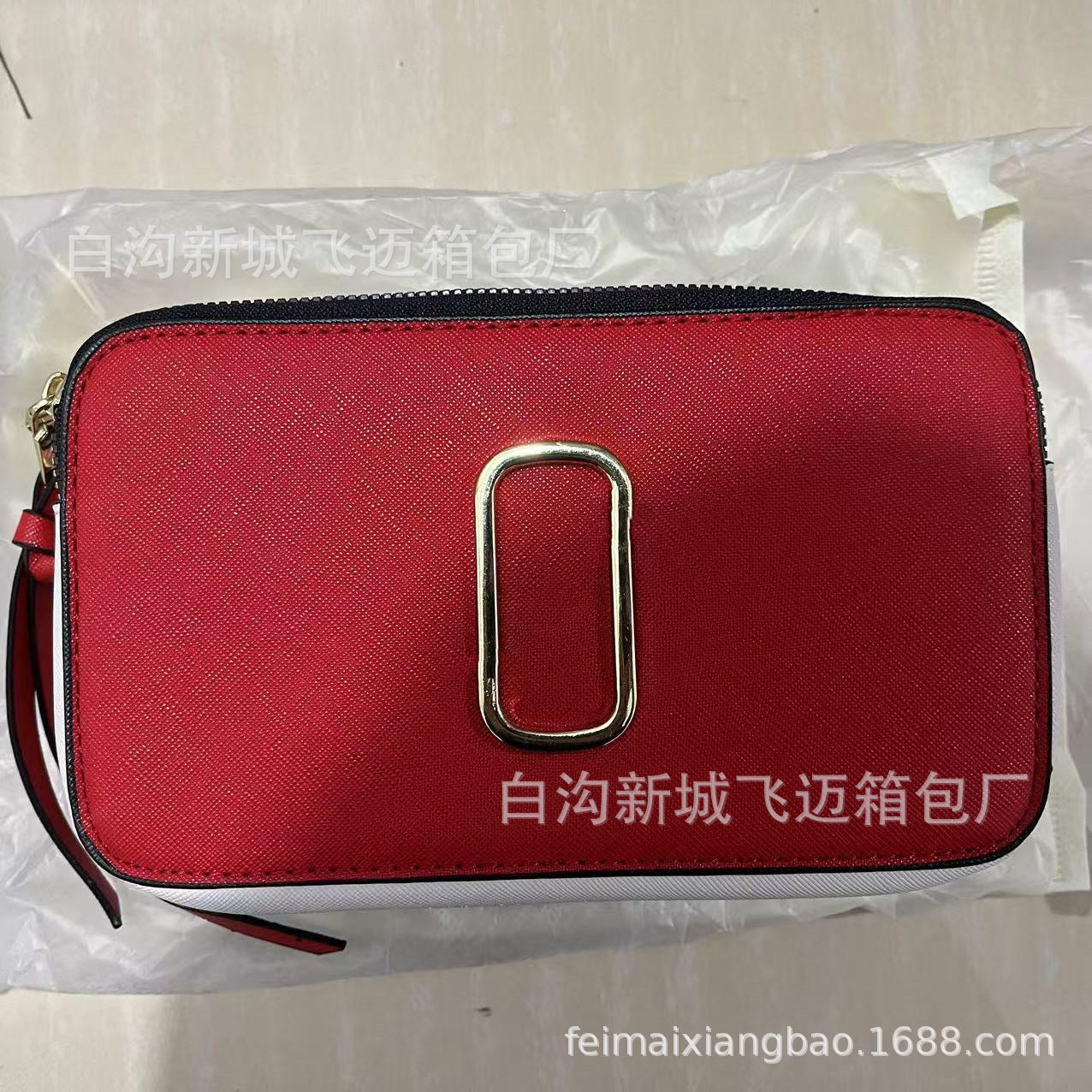 A simple messenger bag