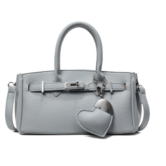 A heart-shaped pendant handbag