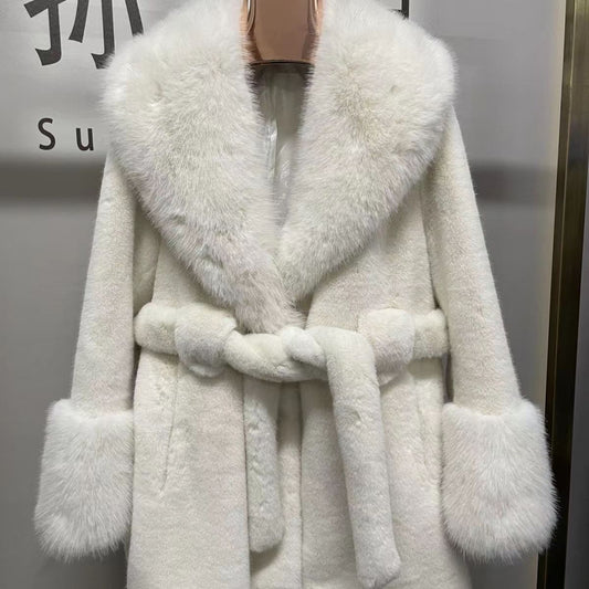 A  imitation fox fur plush coat high fashion version