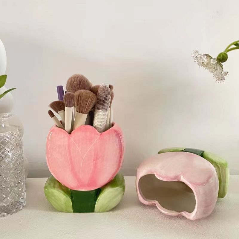 A ceramic pen holder storage ornament
