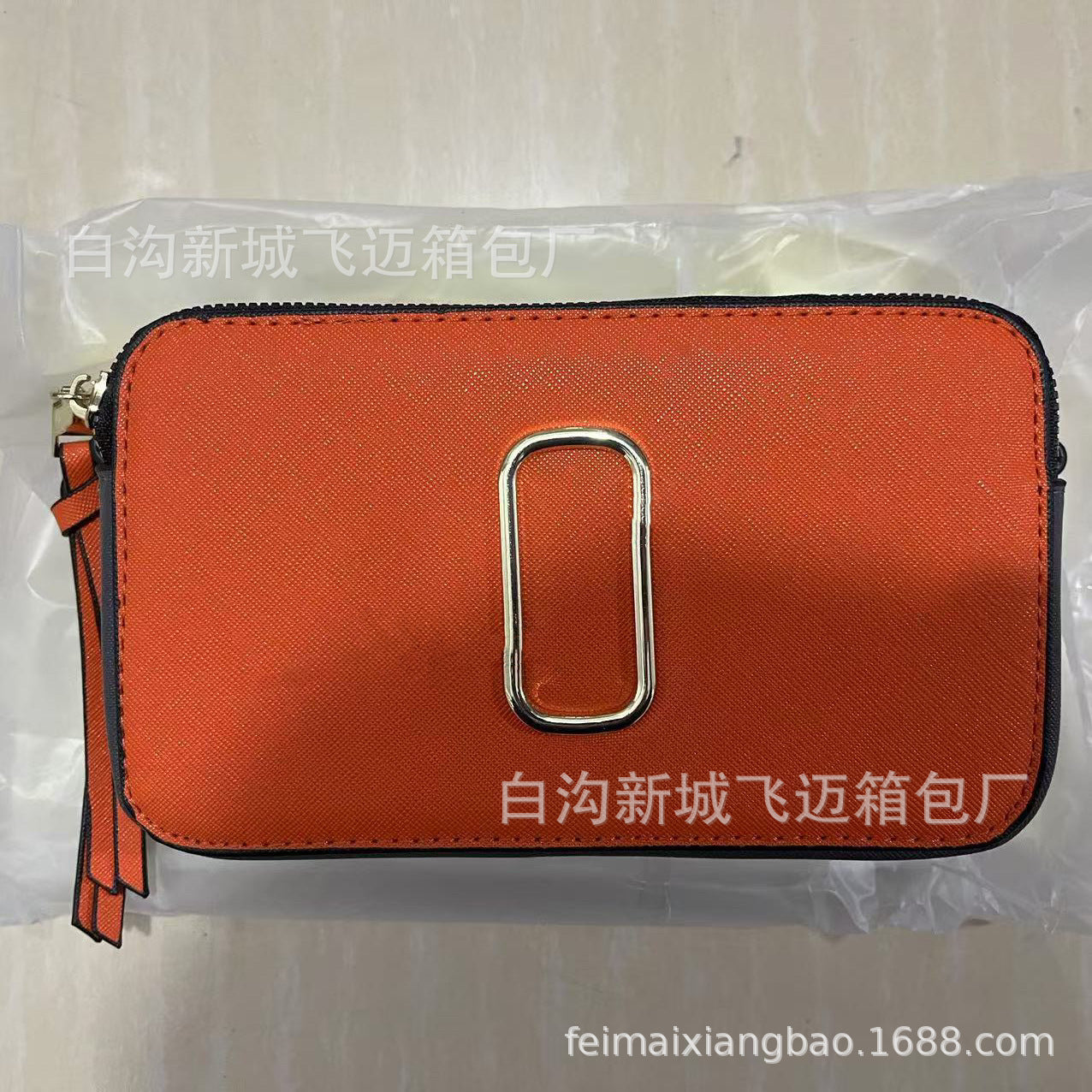 A simple messenger bag