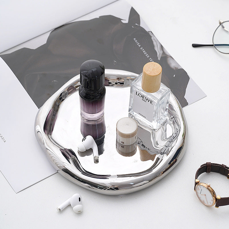 A ceramic tray ornament