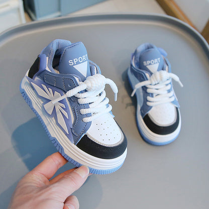 A Spring and Autumn wear-resistant and breathable versatile male and female baby casual sports shoes