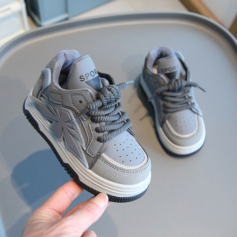 A Spring and Autumn wear-resistant and breathable versatile male and female baby casual sports shoes