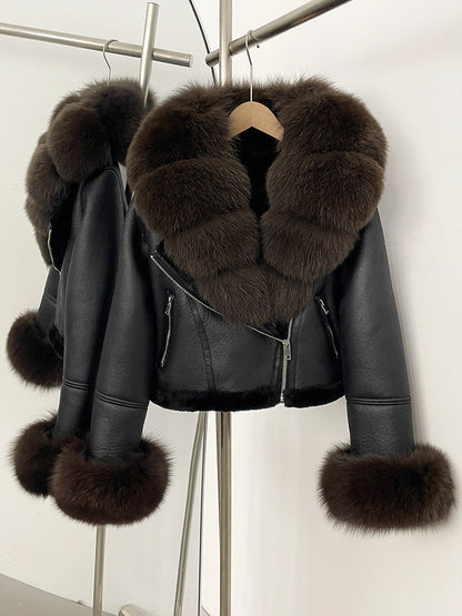 A short jacket with a fur collar zipper