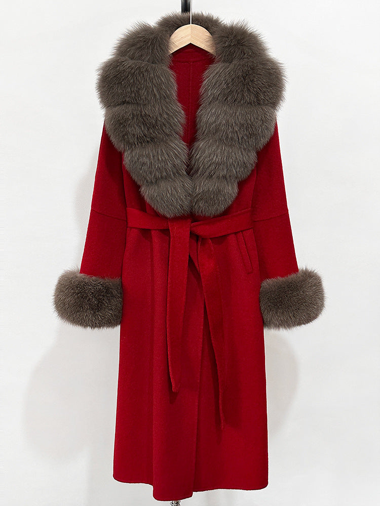 A double-sided wool coat and sweater collar jacket