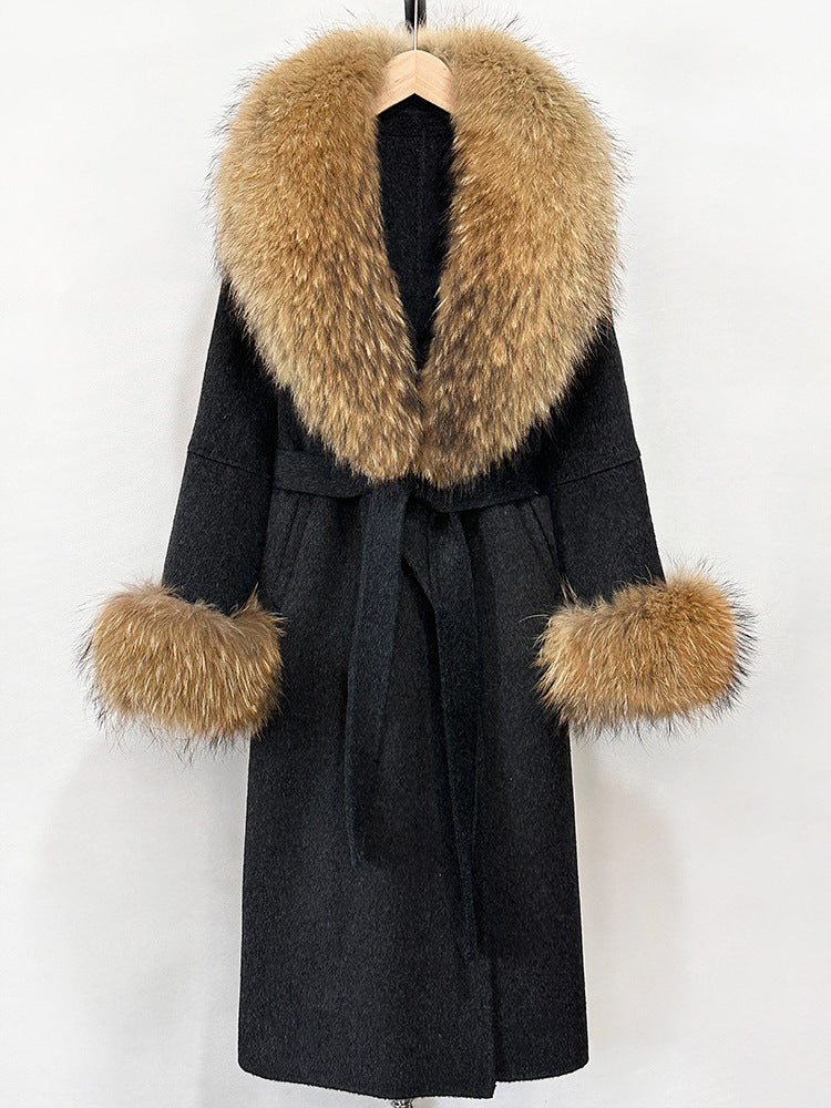 A double-sided wool coat and sweater collar jacket