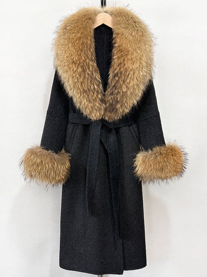 A double-sided wool coat and sweater collar jacket