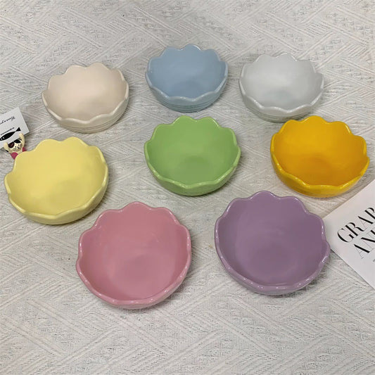 A ceramic 14cm lace bowl