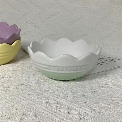 A ceramic 14cm lace bowl