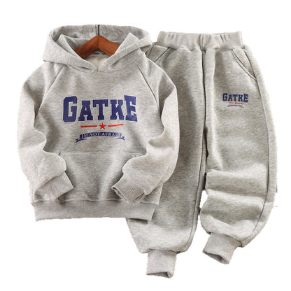 A Children's fleece-lined warm sportswear set