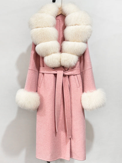 A double-sided wool coat and sweater collar jacket