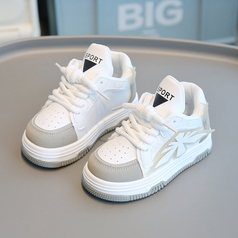 A Spring and Autumn wear-resistant and breathable versatile male and female baby casual sports shoes