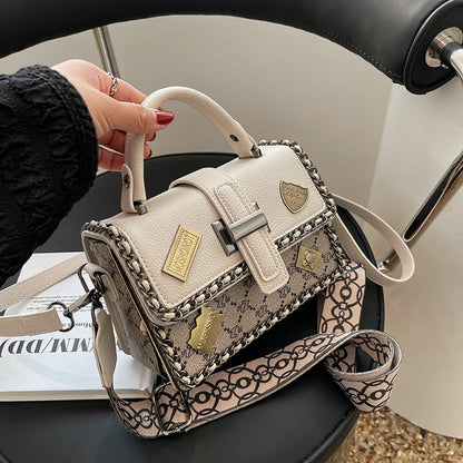 A niche design high sense bag women's new Internet celebrity super fire small square bag versatile portable shoulder messenger bag