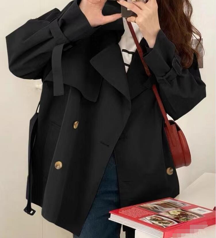 A Spring and Autumn new British style is popular this year, the Korean version of the vertical temperament trench coat, women's short small coat