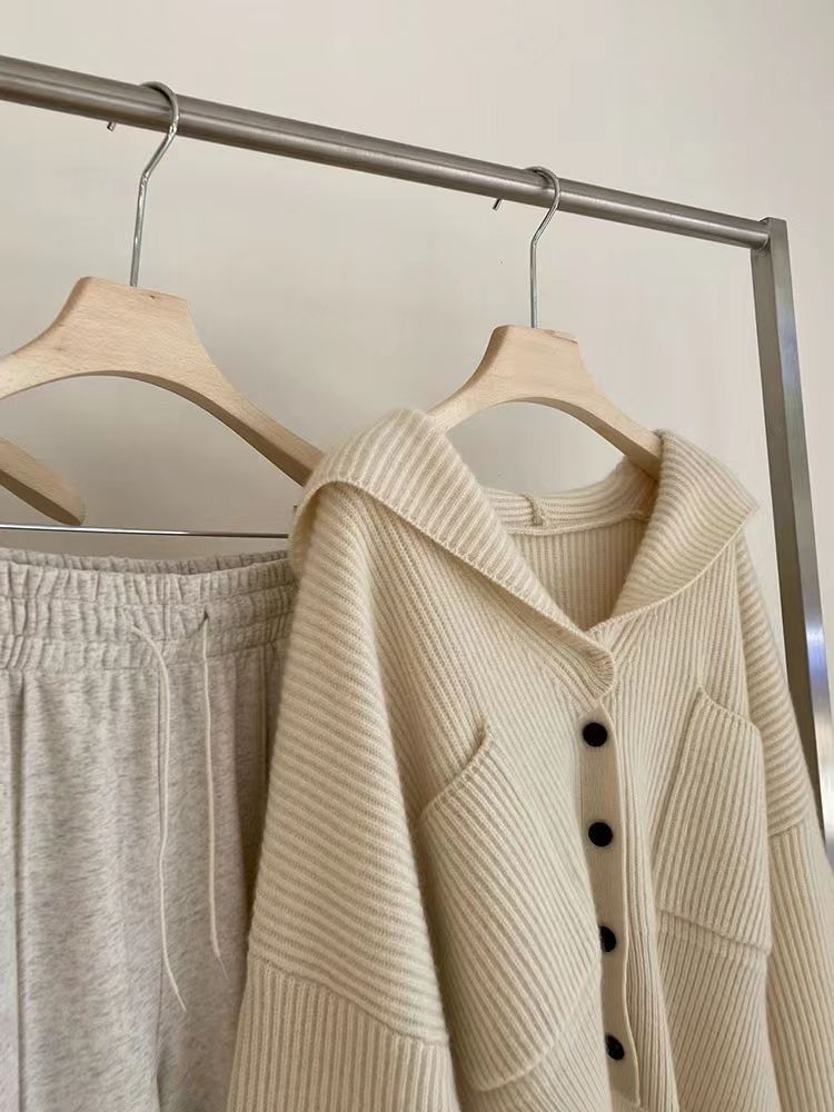 P milk fufu hooded sweater women's autumn and winter loose niche design lazy high-end soft waxy short knitted sweater jacket