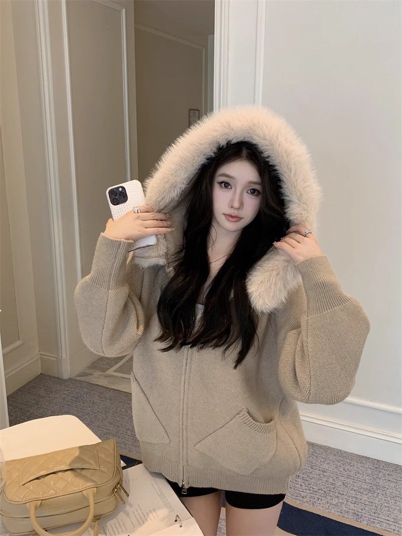 A khaki wool hooded sweater jacket for women's autumn