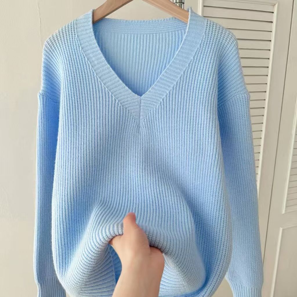 P knitted V-neck sweater